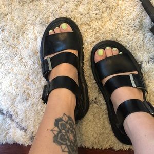 Dr martens gryphon chunky leather sandals